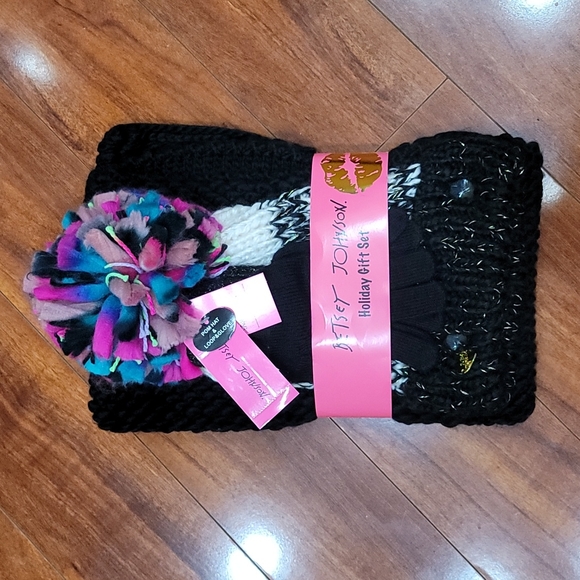 NWT Betsy Johnson 3 pc accessories set main image 10